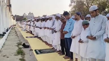 आज़मगढ़: बदरका समेत आजमगढ़ में 249 ईदगाहों व 336 मस्जिदों पर सकुशल संपन्न हुई ईद की नमाज, लोगों ने एक दूसरे को दी मुबारकबाद