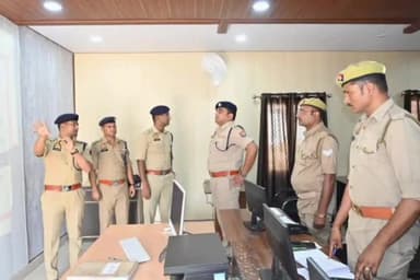 आज़मगढ़: पुलिस अधीक्षक ने पुलिस लाइन आजमगढ़ में किया नवीनीकृत जिला प्रशिक्षण इकाई (DTC) व सैलून का उद्घाटन