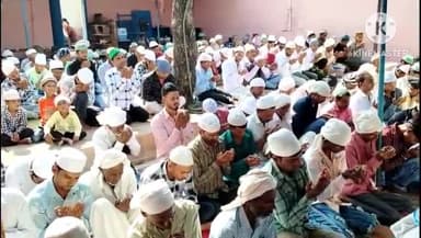 बसेड़ी: नादनपुर मस्जिद में ईद की नमाज़ अता कर नमाजियों ने मांगी अमन चैन की दुआ, अकीदतमंदों ने एक दूसरे से गले मिलकर दी मुबारकबाद