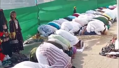 जगदीशपुर: जगदीशपुर नगर के मस्जिदों में अदा की गई ईद की नमाज, लोगों ने एक दूसरे को गले मिलकर दी ईद की बधाई