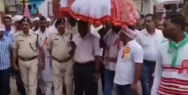 धनबाद/केंदुआडीह: पुलिस लाइन में धूमधाम से मनाया गया सरहुल का पर्व, मुख्य अतिथि के रूप में उपस्थित हुए वरीय पुलिस अधीक्षक