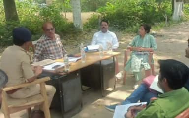 सत्तर कटैया: बिहरा थाना में लोकसभा चुनाव में मतदान प्रतिशत बढ़ाने को लेकर सेक्टर पदाधिकारी की बैठक आयोजित, एडीएम ने दिया निर्देश