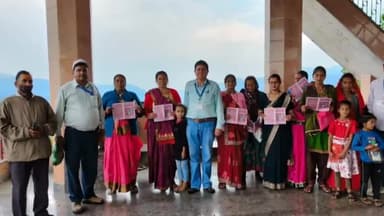 शामा: 19 अप्रैल2024के दिन होने वाले लोकसभा चुनाव के लिए घर घर निमंत्रणपत्र देने पहुंच रही स्वीप की टीम लीती में घर घर पहुंचें