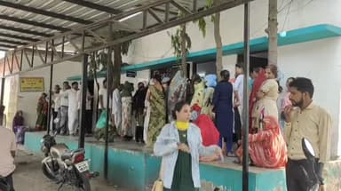 मंदसौर: जिला अस्पताल में OPD पर्ची बनवाने के लिए मरीज व उनके परिजनों को करना पड़ रहा घंटों इंतजार, लगाया अव्यवस्थाओं का आरोप