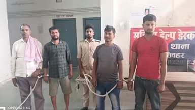 पिपराही: पिपराही थाना पुलिस ने विभिन्न जगहों से चार वारंटी को किया गिरफ्तार।