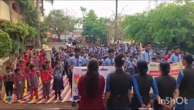 गुना नगर: मतदाता जागरूकता के लिए नगर पालिका गुना ने एवरेस्ट हाई स्कूल में किया मतदाता जागरूकता कार्यक्रम, मतदान की दिलाई शपथ