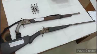 कहरा: पतरघट पुलिस की छापेमारी में देसी रायफल व गोली के साथ आरोपी गिरफ्तार, SP ने ऑफिस में प्रेसवार्ता कर दी जानकारी