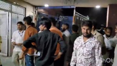 अलवर: बगड़ थाना क्षेत्र स्थित एक ट्रक ने बाइक को टक्कर मार दी। हादसे में एक बच्चा सहित तीन लोगों की मौत हो गई।