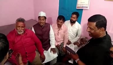 कस्बा: ईद की मुबारकबाद देने कस्बा विधायक अफाक आलम के निवास पर पहुंचे पप्पू यादव