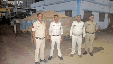 सिंगरौली: रेत माफिया के खिलाफ कोतवाली पुलिस की कार्यवाही,  थाना तिराहा से रेत परिवहन करते ट्रैक्टर ट्राली किया जप्त