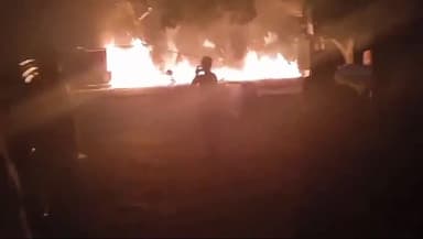 कानपुर: ताैधकपुर निहाल बाबा मंदिर के बगल में दुकानों में लगी आग,विस्फोट से क्षेत्र में मचा हड़कंप