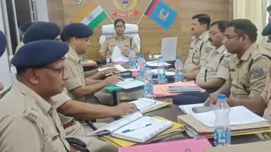 साहिबगंज: लोकसभा चुनाव को लेकर पुलिस लाइन पहुंचीं आईजी को दिया गया गार्ड ऑफ़ ऑनर, पुलिस पदाधिकारियों के साथ की समीक्षा बैठक