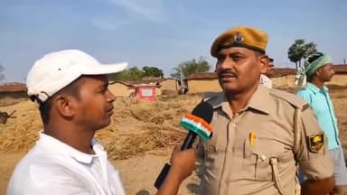 नवीनगर प्रखंड ग्राम पंचायत सोरी ग्राम परमेश्वरी में अचानक आग लगने पर धरातल पर पहुंचे नवीनगर के प्रभारी महोदय