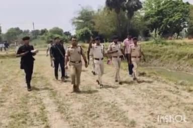 सिधवलिया: बुचिया गाँव मे युवक की चाकू से गला रेतकर हुई हत्या, गोपालगंज एसपी ने घटनास्थल का किया निरीक्षण