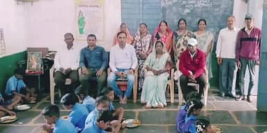 डौण्डीलोहारा: शासकीय प्राथमिक शाला रानाखुज्जी में व्याख्याता ने कराया न्योता भोज