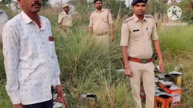 शेखपुरा: कोरमा थाना क्षेत्र में अवैध शराब के विरुद्ध छापेमारी कर पुलिस ने 825 लीटर अर्ध निर्मित देसी शराब को किया विनष्ट