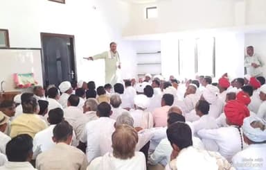 रानीवाड़ा: प्रियंका गांधी के दौरे को लेकर रानीवाड़ा में MLA रतन देवासी ने पार्टी कार्यकर्ताओं के साथ की बैठक