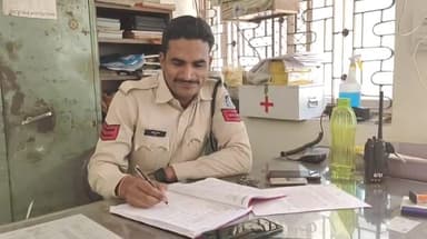 मंदसौर: लालघाटी रोड संजीत नाका क्षेत्र से आशीष आचार्य को सट्टा अंक की लिखी पर्ची एवं 630 के साथ रंगे हाथ पकड़ा