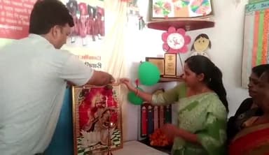 करछना: PM श्री प्राप्त पालपुर विद्यालय में चहक व जनभागीदारी कार्यक्रम के तहत बच्चों को स्कूल में प्रवेश के लिए किया गया जागरूक