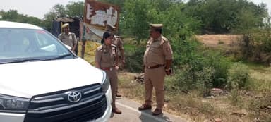 हमीरपुर: पुलिस अधीक्षक द्वारा कानपुर सागर हाईवे व कुरारा क्षेत्र में बने अन्तर्जपदीय बैरियर का निरीक्षण किया