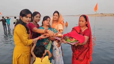 डेहरी: एनीकट के सोन नदी के तट पर व्रतियों ने दिया अस्ताचलगामी भगवान भास्कर कोअर्घ्य,बोलीं- हे छठी मईया राउर महिमा बा अपरंपार