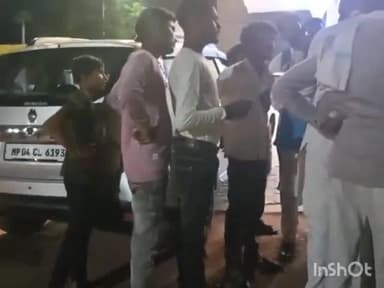 बल्देवगढ़: बल्देवगढ़ मुख्य बाजार में एक ट्रक चालक ने कार में मारी टक्कर, कार हुई क्षतिग्रस्त