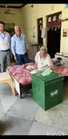 चित्तौड़गढ़: सभी आठ विधानसभा क्षेत्र में पहले दिन  743 बुजुर्ग और दिव्यांग मतदाताओं ने होम वोटिंग सुविधा का उठाया फायदा