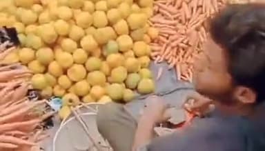 नारदीगंज: जिले के नारदीगंज बाजार में चैती छठ महापर्व को लेकर बाजारों में फलों की खरीददारी कर रहे लोग