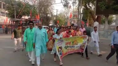 चाईबासा: पहले वैशाख पर चाईबासा शहर में बंगाली समुदाय के लोगों ने निकाली प्रभात फेरी