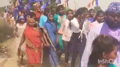 मिहींपुरवा: बाबा साहेब डॉ. भीमराव अंबेडकर की जयंती पर घुमनाभारु से निकाली गई शोभा यात्रा, पुलिस रही मौजूद