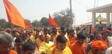 संदेश: सरैया गांव में ग्राम देवी प्राण प्रतिष्ठात्मक यज्ञ को लेकर भव्य जल यात्रा सह शोभायात्रा निकाली गई