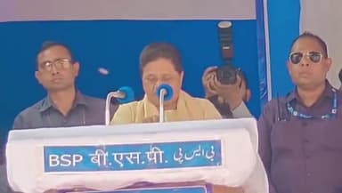 मुरादाबाद: मझोला थाना क्षेत्र में मायावती ने जनसभा में  टिकिट बटवारें में सपा की खिंचाई कर मुस्लिम वोटरों को साध गई