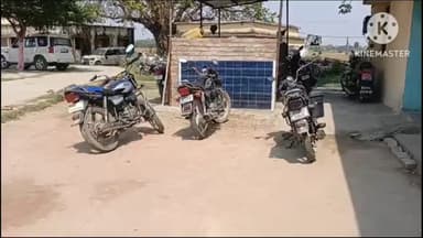 लकड़ी नबीगंज: मदारपुर के समीप से पुलिस ने गश्ती के दौरान चार बाइकों को किया जब्त, पुलिस की गाड़ी देख बाइक छोड़कर फरार हो गए थे युवक