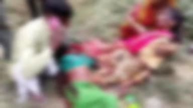 घाटमपुर: सचौली गांव में रोड पर सवारी का इंतजार कर रही महिलाओं को तेज रफ्तार डंपर ने मारी टक्कर,एक की हुई मौत, दूसरी घायल, रेफर