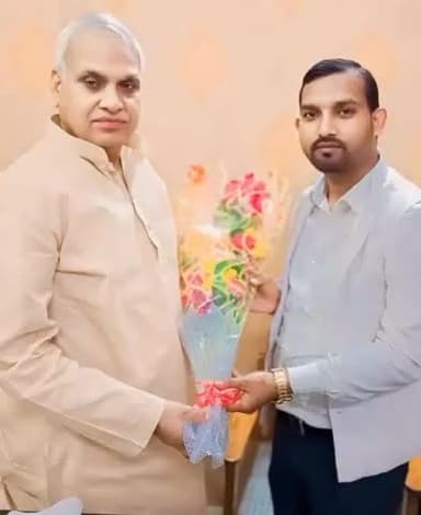 15 #अप्रैल... #लखनऊ.... #पूर्व_मंत्री_माननीय_बाबू_सिंह #कुशवाहा जी को #इंडिया#गठबंधन  #लोकसभा 73 जनपद -: #जौनपुर से #प्रत्याशी बनाये जाने पर #आज उनके #लखनऊ स्थित, #कार्यालय पहुंच कर #शिष्टाचार #मुलाक़ात कर #जीत_अग्रिम_बधाई दी....