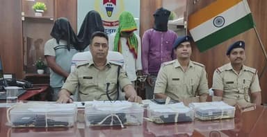 चतरा :- चतरा पुलिस की बडी सफलता टीएसपीसी के चार नक्सली सदस्यो को गिरफतार करके भेजी जेल #chatranews #jharkhand #