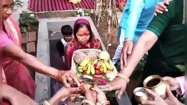 हज़ारीबाग: चैती छठ पूजा को लेकर हजारीबाग में छठ व्रतियों के द्वारा उदयाचलगामी सूर्य को दिया गया अर्घ्य