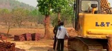 गोमिया: चतरोचट्टी में पुल निर्माण के लिए लगे जेसीबी मशीन के ड्राइवर से नक्सलियों ने की मारपीट, जांच में जुटी पुलिस