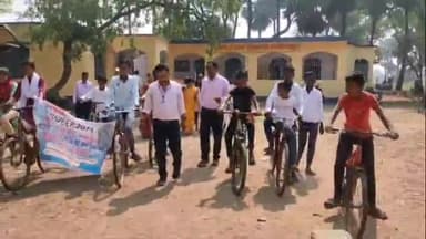 बिहार: उच्य विद्यालय छबीलापुर से निकाली गई मतदाता जागरूकता साइकिल रैली, ग्रामीणों को मतदान के प्रति किया गया जागरूक