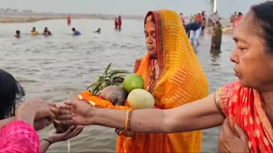 डेहरी: सोन नदी के तट पर उदयीमान भगवान भास्कर को व्रतियों ने दिया अर्घ्य, 4 दिवसीय चैती छठ महापर्व का समापन