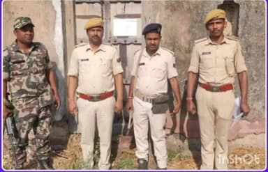 नबीनगर: चैनपुर गांव में पुलिस ने प्राथमिकी अभियुक्त के घर पर डुग-डुगी बजाकर चिपकाया इश्तेहार