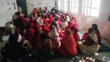 शिवहर: आईसीडीएस कार्यालय पुरनहिया में चमकी बुखार से बचाव को लेकर की गई बैठक