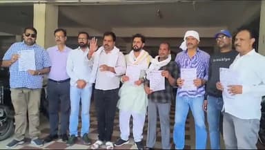 आज़मगढ़: धूप से स्कूली बच्चों व अभिभावकों का हाल है बेहाल, कलेक्ट्रेट पर उप्र अभिभावक संघ ने समय परिवर्तन की मांग कर सौंपा ज्ञापन