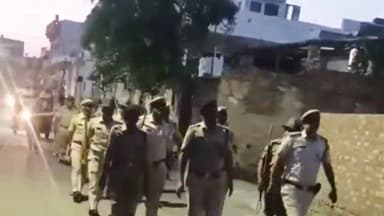 पचपदरा: रामनवमी की पूर्व संध्या पर पुलिस के जवानों ने रूट मार्च निकालकर शांति व्यवस्था बनाए रखने का दिया संदेश