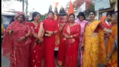 सिमरिया: मातृशक्ति दुर्गा वाहिनी ने निकाली चुनरी यात्रा गायत्री मंदिर से टाउन हॉल बड़ी देवी मंदिर तक निकाली गई चुनरी यात्रा