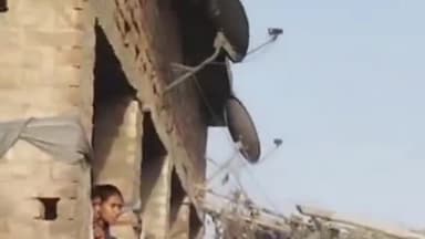 विभूतिपुर: विभूतिपुर थाना क्षेत्र के बोरिया पंचायत वार्ड 6 जोगिया टोला में आग लगने से दो घर जला, दो बकरी की गई जान