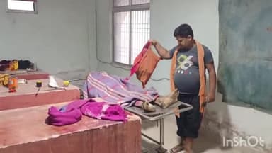 शेखपुरा: तीनमुहानी मोड़ स्थित बजरंगबली मंदिर में भिक्षुक का शव हुआ बरामद, शेखपुरा पुलिस ने शव को पोस्टमार्टम के लिए भेजा अस्पताल