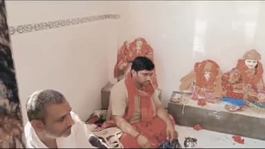 घोसी: बहरामपुर में पांच प्रतिमाओं की हुई प्राण प्रतिष्ठा, जयकारों के बीच भक्तिमय बना रहा वातावरण