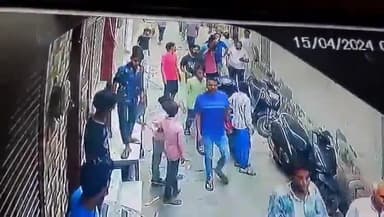 मेरठ: लिसाड़ी गेट क्षेत्र में पूर्व पार्षद प्रत्याशी की फायरिंग करती तस्वीरें CCTV में क़ैद,