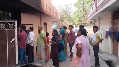 कानपुर: बर्रा 3 केडी ए मार्केट में संदिग्ध परिस्थितियों में घर में लगी आग ,मोहल्ले के दबंग पर घर में आग लगाने का आरोप